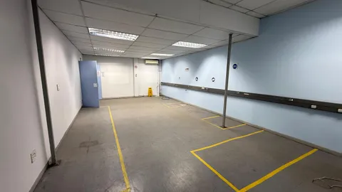 Clovelly Business Park, 342 Old Pretoria Rd in Halfway House has a 1418m² Industrial Unit Available To Let (5)